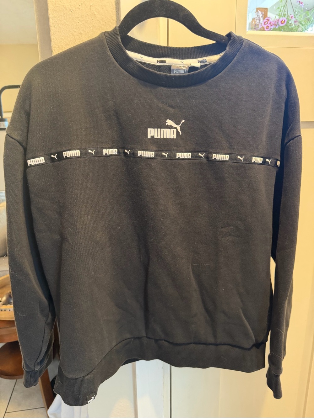 Puma Women’s Medium Black Logo Crew Sweatshirt